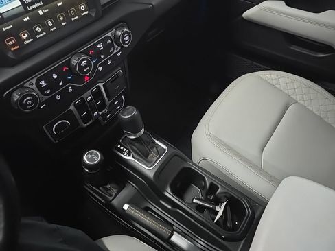 Used 2023 Jeep Wrangler Altitude image 27