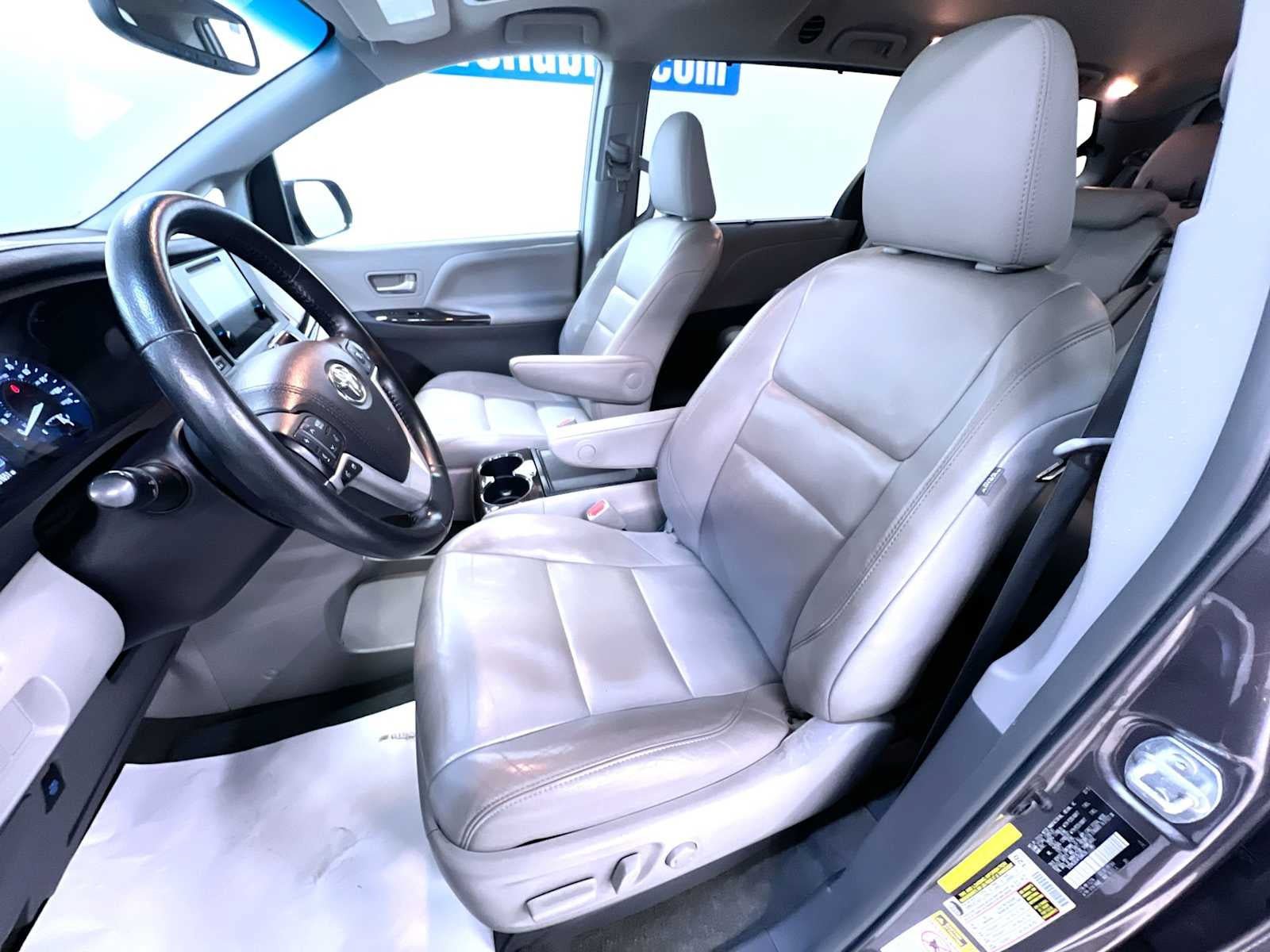 Used 2015 Toyota Sienna XLE FWD image 14
