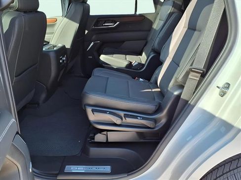 Used 2025 GMC Yukon Denali w/ Sun & Power Step Package image 25