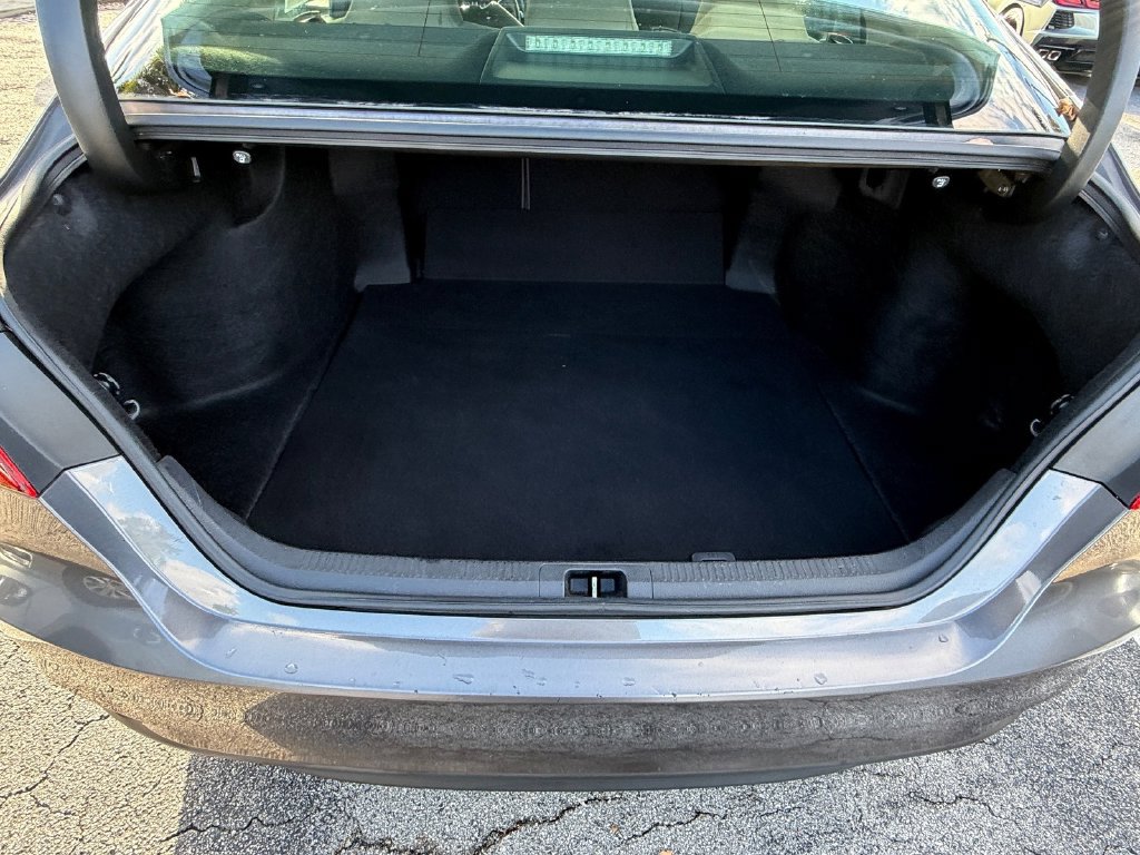 Used 2019 Toyota Camry LE FWD image 14