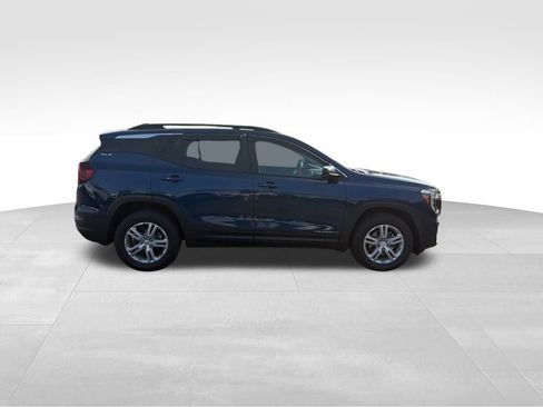 Used 2022 GMC Terrain SLE w/ Driver Convenience Package image 9