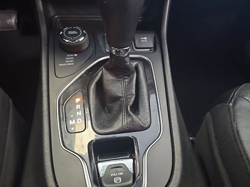 Used 2019 Jeep Cherokee Limited AWD/4WD image 26