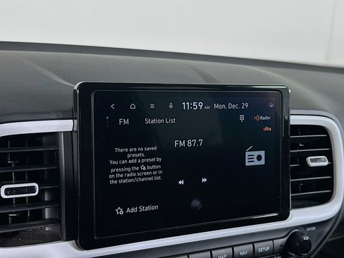 Used 2025 Hyundai Venue Limited image 19