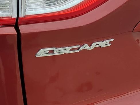 Used 2016 Ford Escape SE image 12