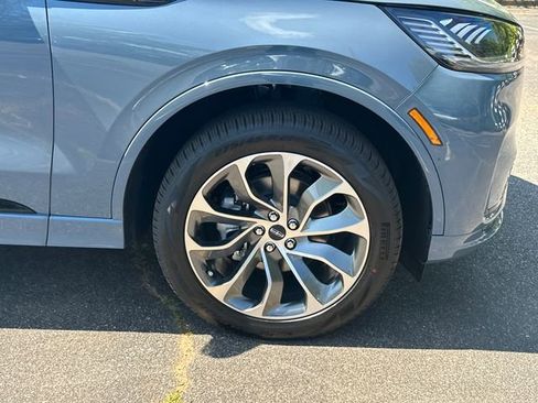 New 2026 Lincoln Aviator AWD w/ Jet Appearance Package image 13