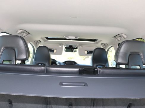 Used 2016 Volvo XC70 T5 Platinum w/ Climate Package image 9