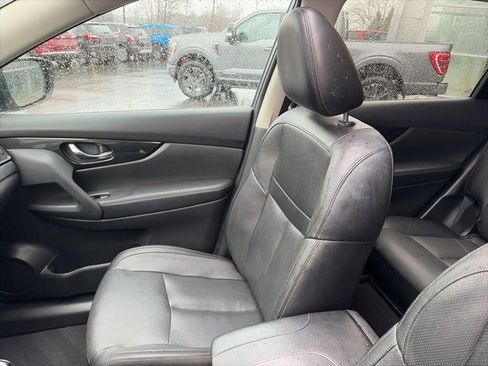 Used 2017 Nissan Rogue SL w/ SL Premium Package image 28