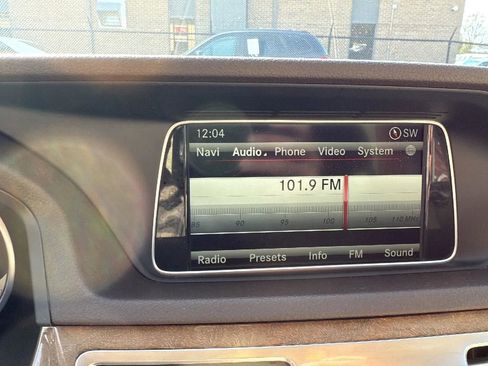 Used 2014 Mercedes-Benz E 350 4MATIC Sedan image 36