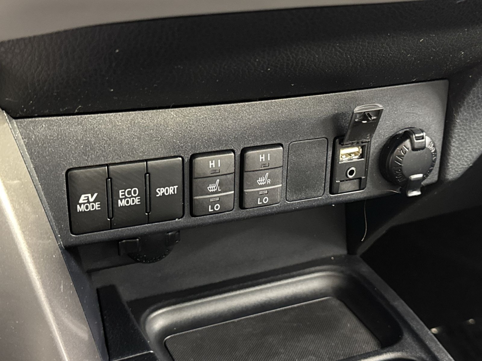 Used 2017 Toyota RAV4 Limited AWD/4WD image 43