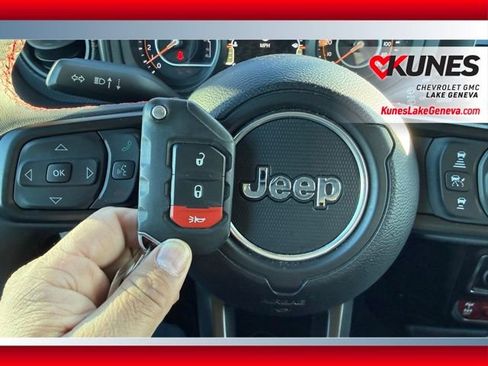 Used 2024 Jeep Wrangler Unlimited Rubicon image 40