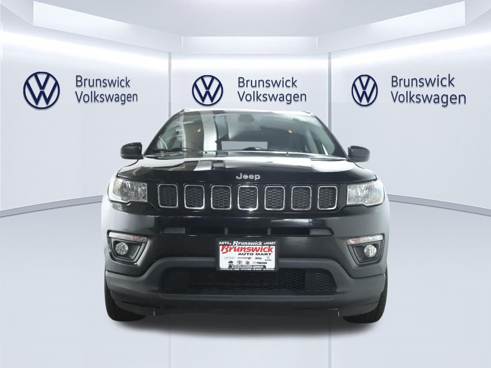 Used 2018 Jeep Compass Latitude FWD image 4