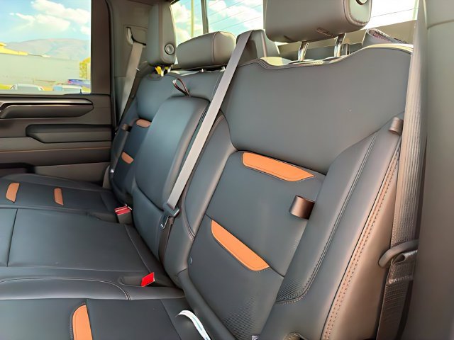 Used 2024 GMC Sierra 3500 AT4 w/ Technology Package AWD/4WD image 27