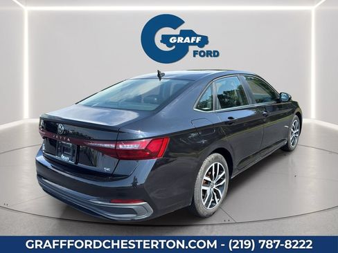 Used 2025 Volkswagen Jetta SE FWD image 8