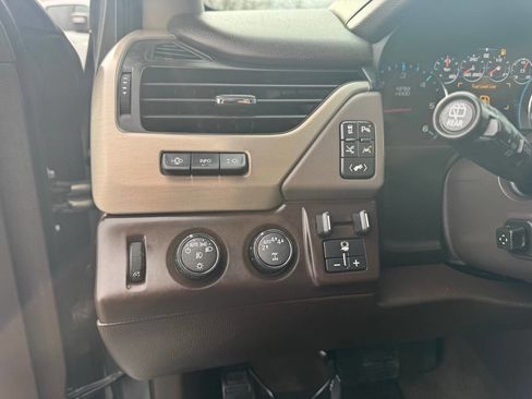 Used 2018 GMC Yukon Denali w/ Denali Ultimate Package image 18