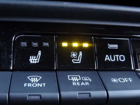 Used 2025 Toyota Crown Signia AWD/4WD image 28