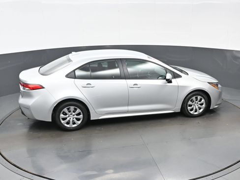 Used 2025 Toyota Corolla LE FWD image 39