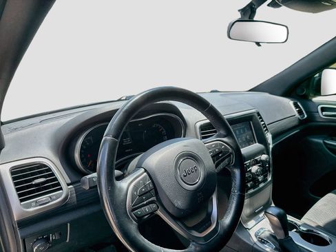 Used 2019 Jeep Grand Cherokee Laredo RWD image 11