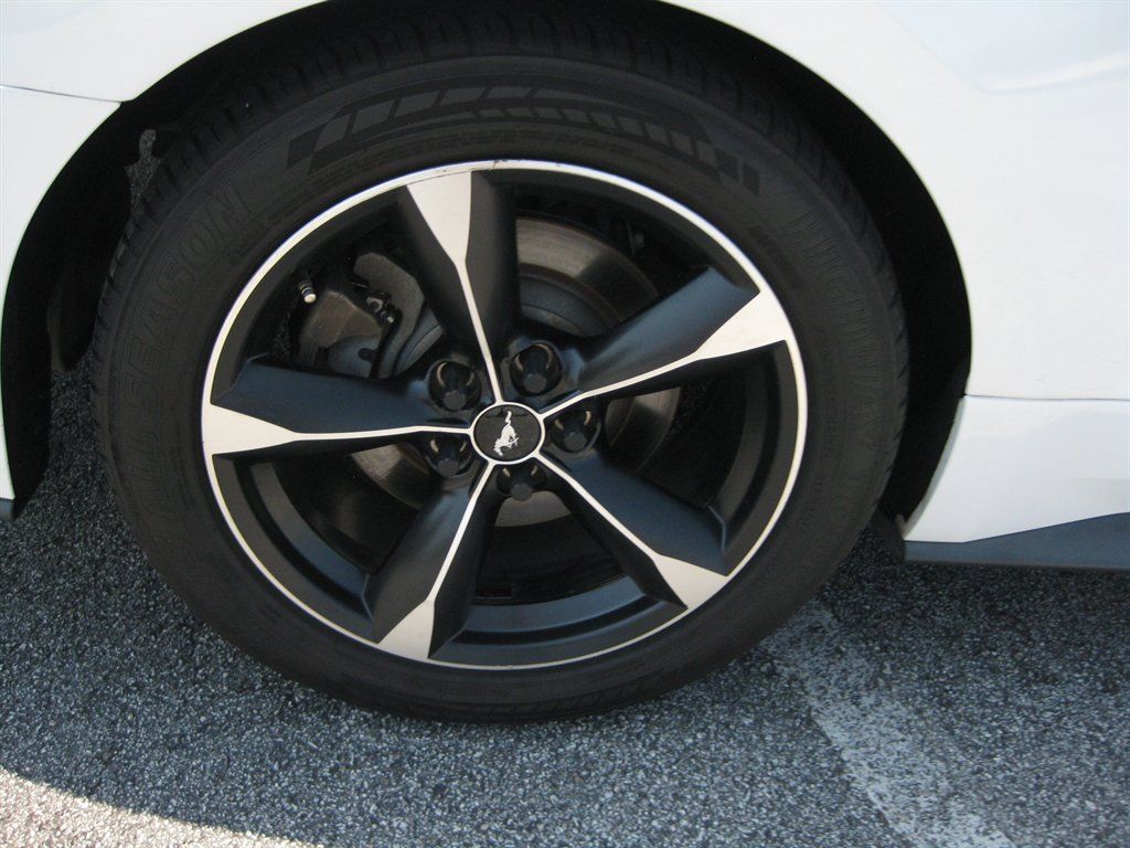 Used 2019 Ford Mustang Coupe RWD image 9