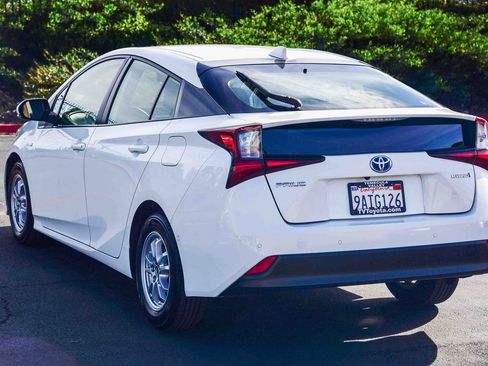 Certified 2022 Toyota Prius LE image 5