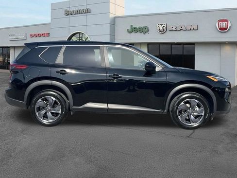Used 2025 Nissan Rogue SV FWD image 8