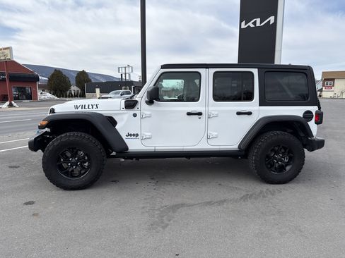 Used 2024 Jeep Wrangler Willys image 7