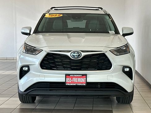 Used 2022 Toyota Highlander XLE AWD/4WD image 9