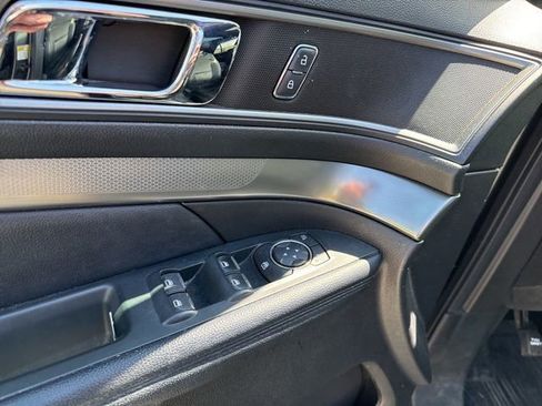 Used 2019 Ford Explorer XLT w/ Equipment Group 202A AWD/4WD image 22