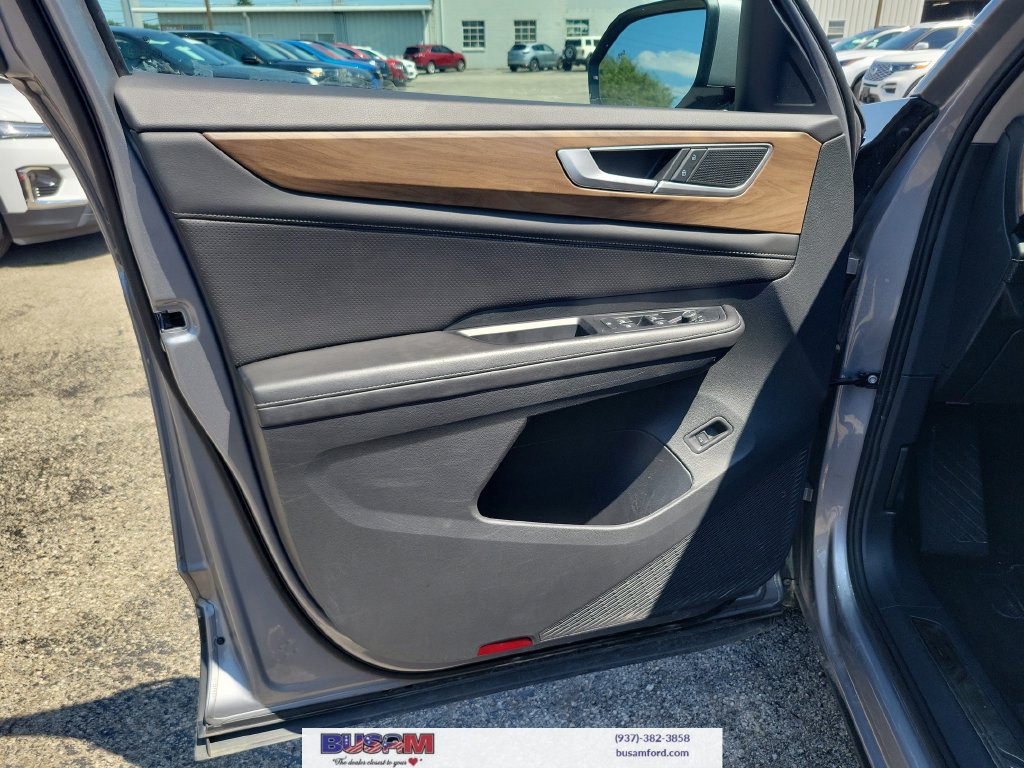 Used 2025 Volkswagen Atlas SE AWD/4WD image 14