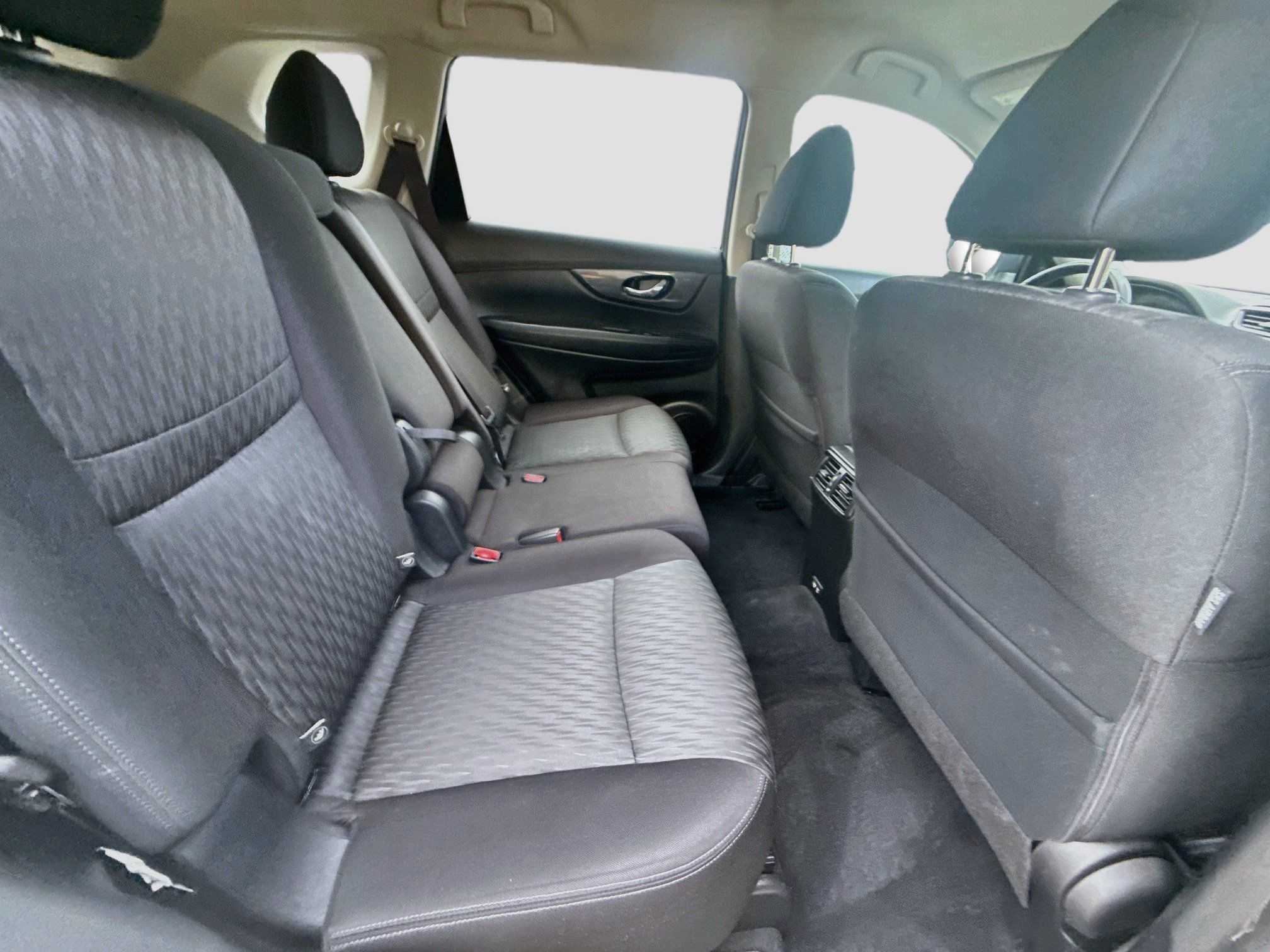 Used 2020 Nissan Rogue SV FWD image 28
