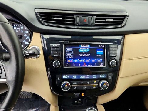 Used 2019 Nissan Rogue SV FWD image 17