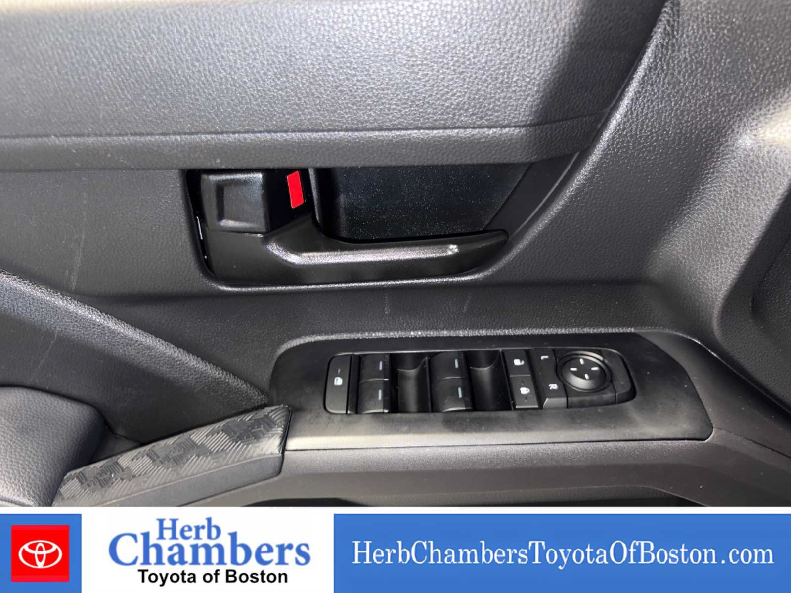 Used 2025 Toyota Tacoma SR5 AWD/4WD image 14