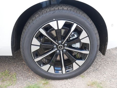 New 2026 Volvo XC60 B5 Plus w/ Protection Package Premier image 4