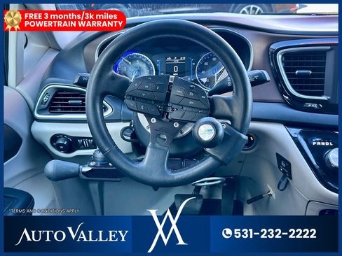 Used 2018 Chrysler Pacifica Touring Plus FWD image 23