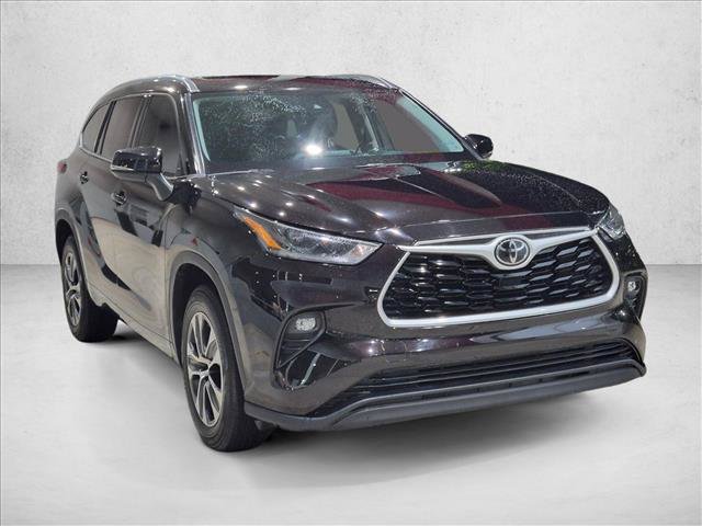 Used 2021 Toyota Highlander XLE FWD image 3