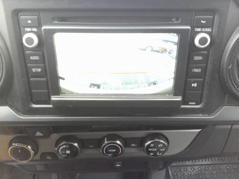 Used 2018 Toyota Tacoma SR image 27