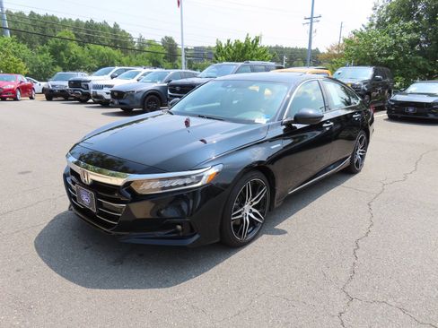 Used 2022 Honda Accord Touring image 3