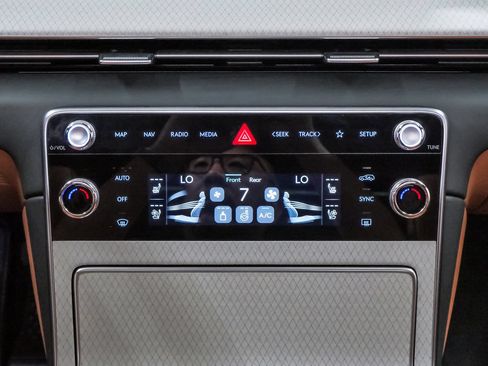 Certified 2025 Genesis GV80 2.5T Prestige AWD/4WD image 18