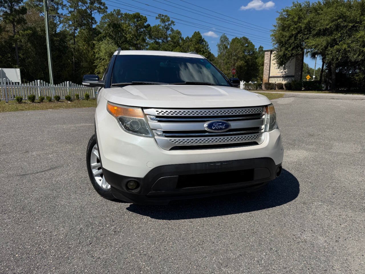 Used 2014 Ford Explorer XLT w/ Equipment Group 202A AWD/4WD image 38