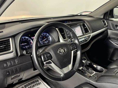 Used 2018 Toyota Highlander XLE AWD/4WD image 16