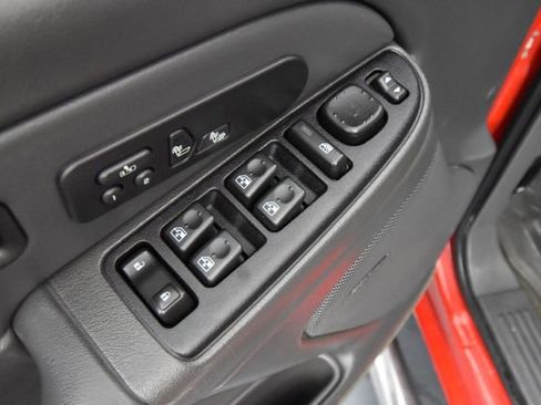 Used 2005 GMC Sierra 2500 SLT w/ Heavy-Duty Power Package image 19