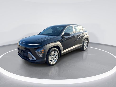 Certified 2024 Hyundai Kona SE image 4