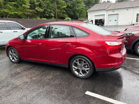 Used 2014 Ford Focus SE w/ Equipment Group 201A FWD image 3