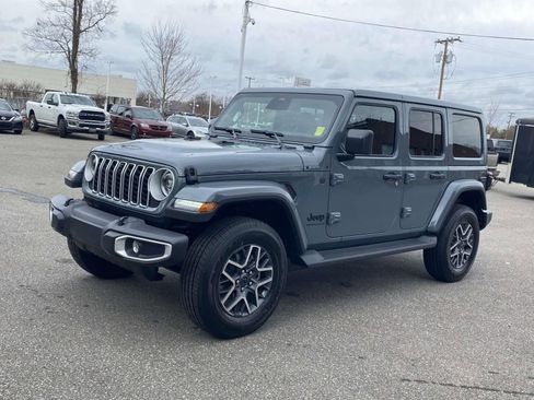 New 2026 Jeep Wrangler Unlimited Sahara AWD/4WD image 3