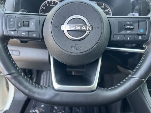 Used 2024 Nissan Pathfinder SL AWD/4WD image 9