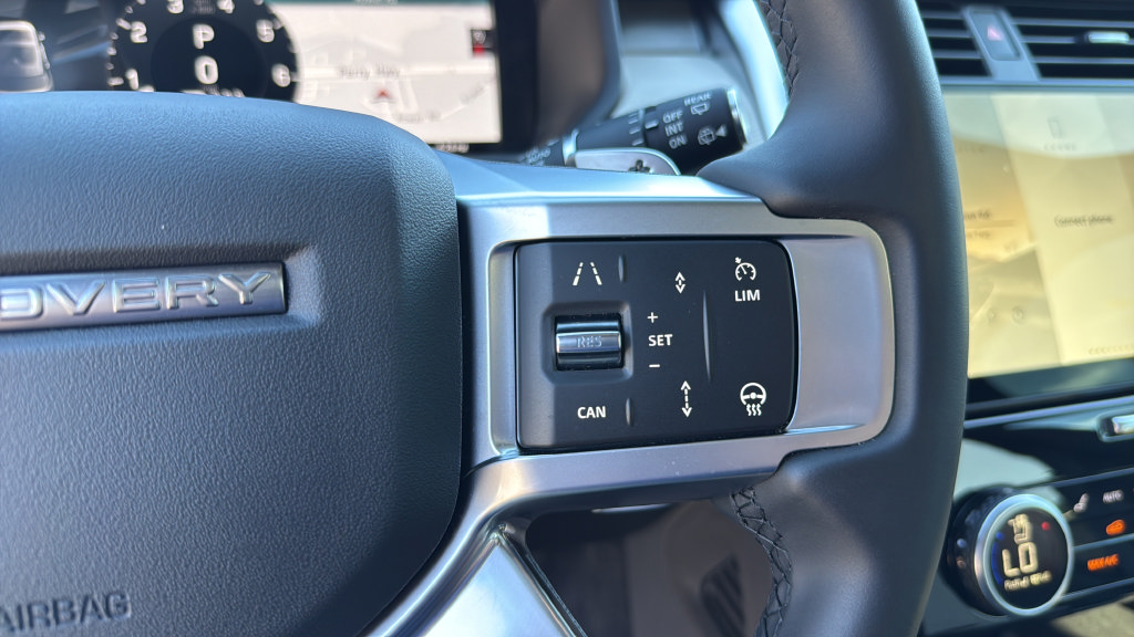 Used 2024 Land Rover Discovery Dynamic SE AWD/4WD image 38