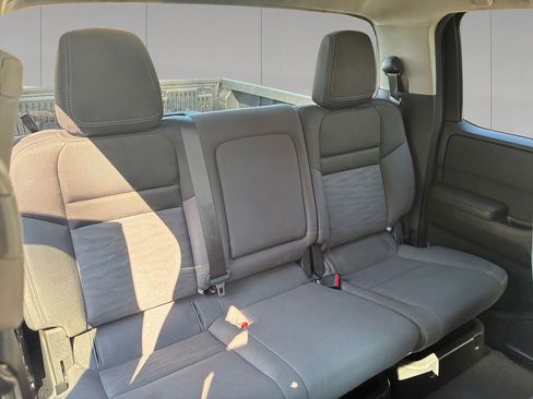 Used 2024 Nissan Frontier SV AWD/4WD image 18