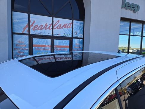 New 2026 Chrysler Pacifica Limited w/ Trailer Tow Group image 18