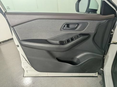 Used 2022 Nissan Rogue S AWD/4WD image 10