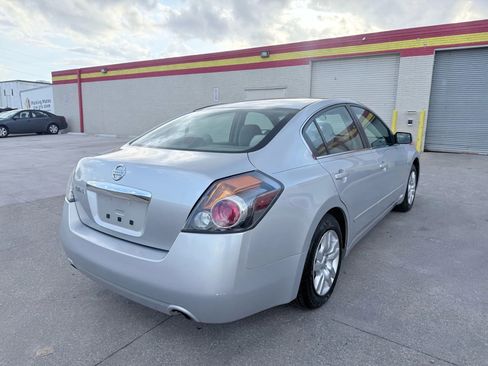 Used 2010 Nissan Altima 2.5 image 3