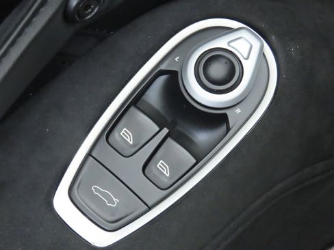Used 2020 Aston Martin V8 Vantage Coupe image 22